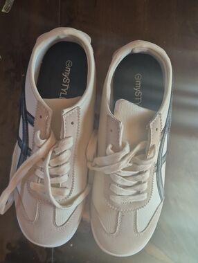 Sneakers For Women (Size 7)